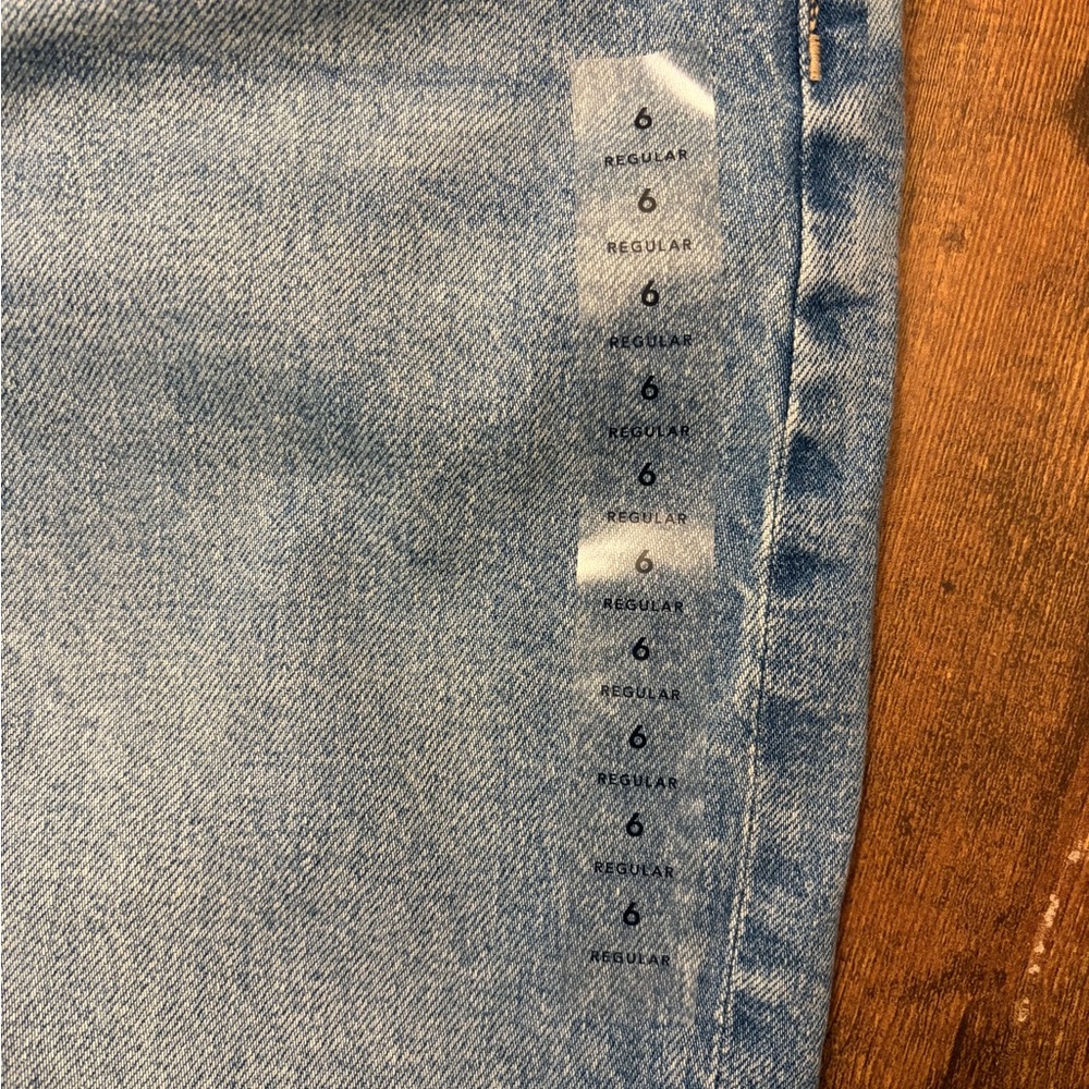 NWT American Eagle Strigid Ripped Mom Jeans in color-blown-out blue shade. - Picture 5 of 8
